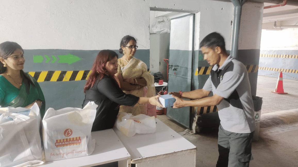 Diwali Snacks Distribution Drive for JMD Megapolis