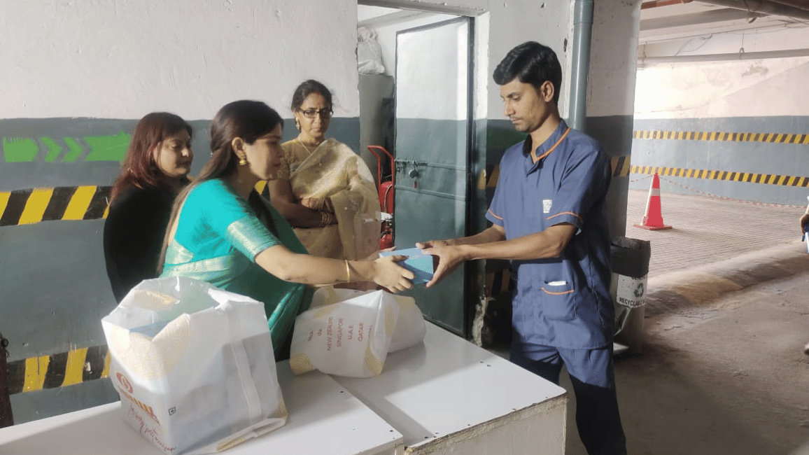 Diwali Snacks Distribution Drive for JMD Megapolis