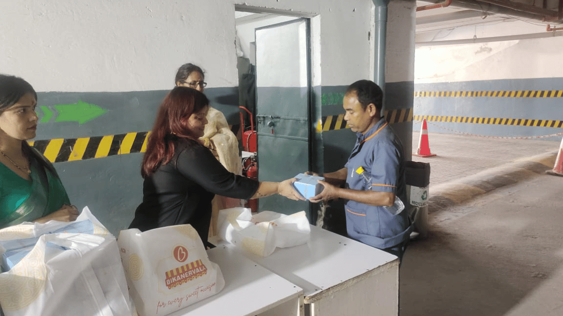 Diwali Snacks Distribution Drive for JMD Megapolis